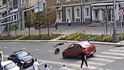 Самокатчик угодил под колёса иномарки в центре Белгорода 