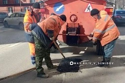 «Все сидели дома»: Гладков раскритиковал темпы ямочного ремонта дорог в Белгороде