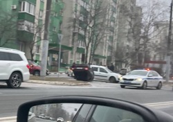 Авто опрокинулось на крышу в ДТП на улице Костюкова в Белгороде