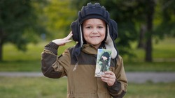 8-летний Алёша из Белгорода стал лицом шоколадки для военных