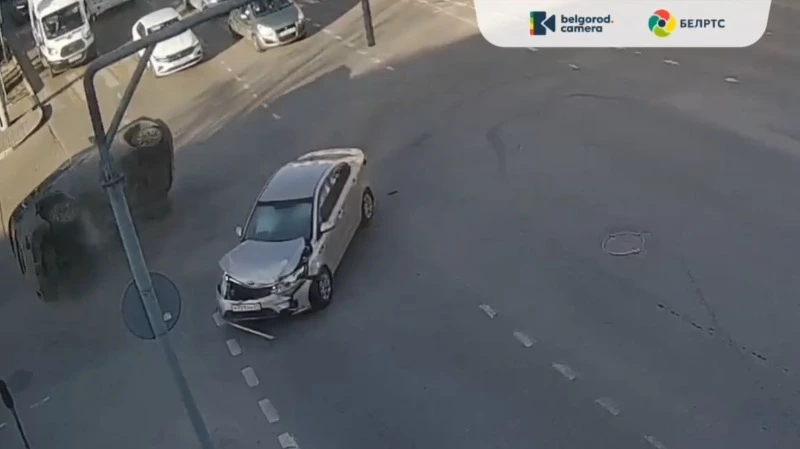 В сети появились кадры ДТП с перевёртышем в центре Белгорода