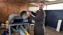 Житель Губкинского округа запустил производство щепы для копчения при помощи соцконтракта