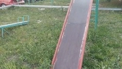 «О новой приказано не мечтать»: белгородцы попросили благоустроить детскую площадку в Дубовом