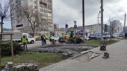 «Губернаторская» лужа — всё: рабочие начали ремонтировать подъезд к 1-й поликлинике в Белгороде 