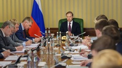 Гладков принял участие в совещании по восстановлению приграничья под председательством Мантурова