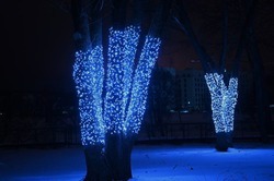 Световые деревья и деревянная горка: парк «Берега» начали украшать к Новому году в Белгороде