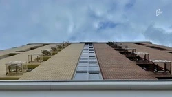 Подросток выпал из окна пятого этажа в Белгороде