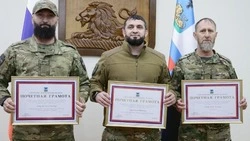 Гладков наградил бойцов за задержание сообщника сбежавшего военнослужащего в Белгородской области