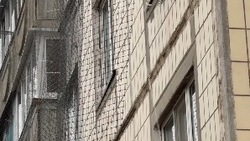 Ещё 50 МКД в Шебекино оборудуют сеткой от дронов 