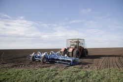 Наличие антидроновых сеток на сельхозтехнике проверили у фермеров в Белгородской области