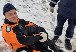 Белгородские спасатели вновь помогли травмированным лебедям на Везёлке