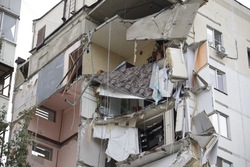 Спасшего грудничка мужчину разыскивает семья, оказавшаяся под завалами дома в Белгороде