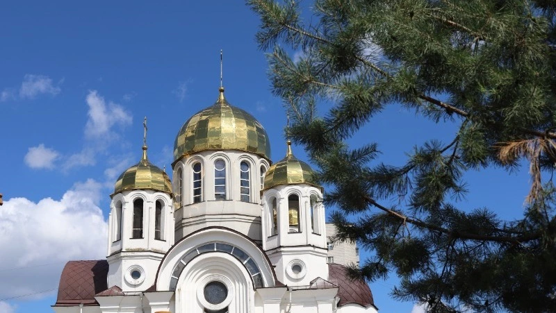 Вячеслав Гладков с супругой поздравили белгородцев с Вербным воскресеньем