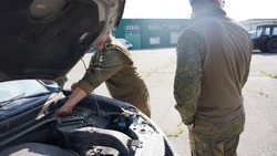 Белгородские таможенники передали конфискованную иномарку военным