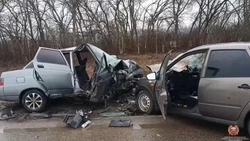 Две легковушки столкнусь лбами на трассе в Новооскольском округе