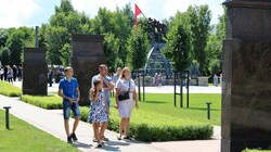 Монумент с куполом Рейхстага обновил входную группу парка Победы в Прохоровке