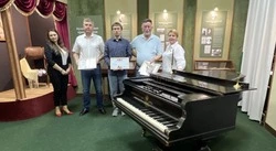 Родственники основателя заповедника «Лес на Ворскле» передали старинный рояль Борисовскому музею