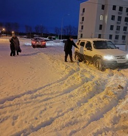 «Битву со снегом власти проиграли»: белгородцы массово жалуются на неочищенные дороги 