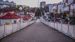 Движение пешеходов по мосту со смайлами в Белгороде ограничат на время ремонта