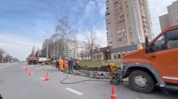 Ремонт дороги начался на месте схода боеприпаса на проспекте Ватутина в Белгороде