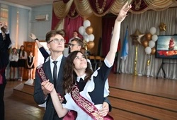 Вячеслав Гладков поручил проработать форматы проведения выпускных в Белгородской области 