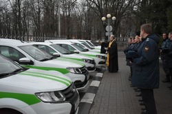 Белгородским судебным приставам освятили новые машины