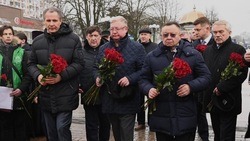 Министр ЖКХ России Ирек Файзуллин приехал почтить память погибших 30 декабря белгородцев