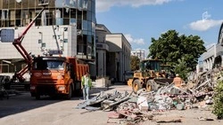 В Белгороде продолжают устранять последствия ночной атаки беспилотников