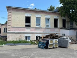 «Работы не ведутся»: глава белгородского Минздрава проверил ремонт детской поликлиники в Валуйках 