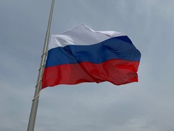 Российский триколор подняли на Меловой горе в Белгороде в День России