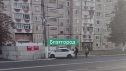 Иномарка врезалась в бетонное укрытие в Белгороде после столкновения с «Ладой»