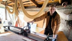 Студент БелГУ открыл мастерскую по созданию светодиодных изделий благодаря соцконтракту