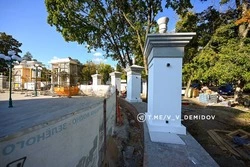Облицовка входной группы началась в Центральном парке Белгорода