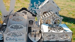 Житель Красной Яруги занялся изготовлением сувенирной продукции из дерева благодаря соцконтракту