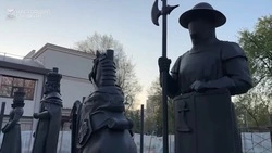 В Центральном парке Белгорода начался монтаж шахматной беседки