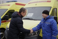 Медики Белгородской области получили ключи от 32 новых машин
