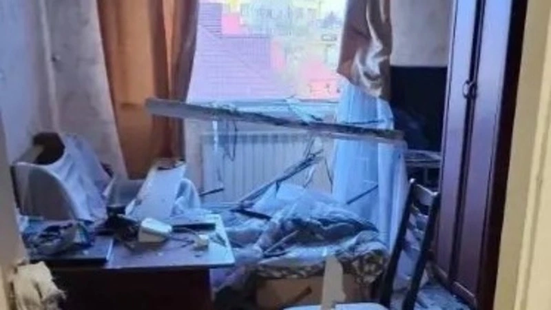 Дрон влетел в окно жилого дома под Белгородом 