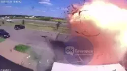 Момент удара БПЛА в Никольском под Белгородом попал на камеры наружного наблюдения