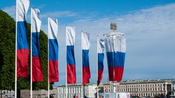Белгородцев беспокоит плачевное состояние флагов России на учебных заведениях