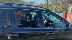 Гладков поручил помочь семье из Украины, которая не может получить выплаты за разбитую ВСУ машину