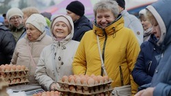 Белгородцы на фермерской ярмарке выстроились в огромные очереди за яйцами