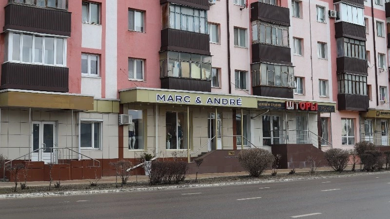 «Магазин Стива» и «Маленький секрет»: заменили ли в Белгороде вывески после введения нового закона?