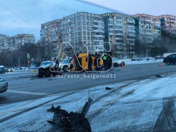 Машина ДПС столкнулась с трактором на перекрёстке Ватутина-Губкина в Белгороде