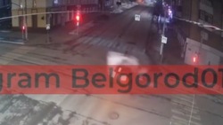 Протаранил и впечатал скорую в дом: Появились новые кадры смертельного ДТП в Белгороде