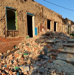 Белгородцы жалуются на разваленный заброшенный дом в Шебекино
