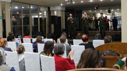 В пункте временного размещения в Белгороде устроили концерт для беженцев из ЛНР и ДНР