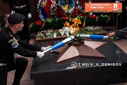 Вечный огонь впервые зажжён у мемориала «Павшим героям» возле аэропорта в Белгороде
