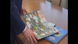 Губернатор показал, как выглядит новый альбом первоклассника в Белгородской области