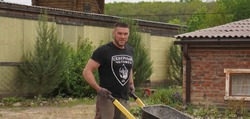 Боец Вадим Немков помогает восстанавливать «Новый Иерусалим» в Валуйском округе 