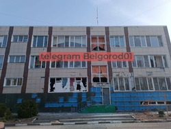 Разрушенный фасад и выбитые стёкла: осколки сбитых ракет повредили школу в Белгороде 